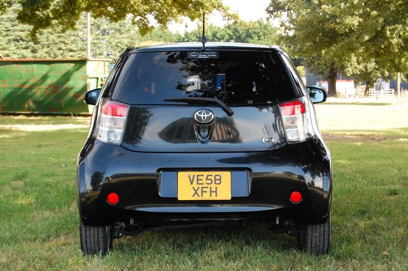 TOYOTA IQ