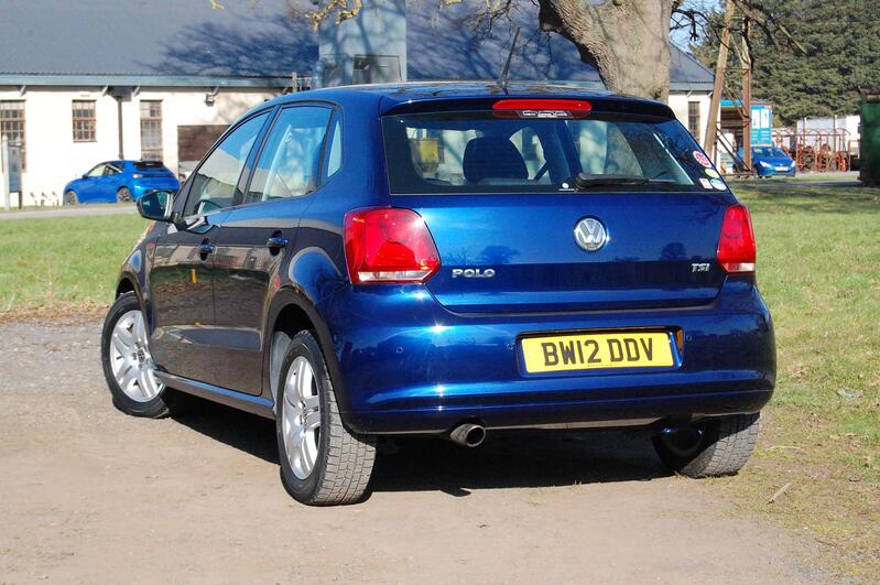 VOLKSWAGEN POLO