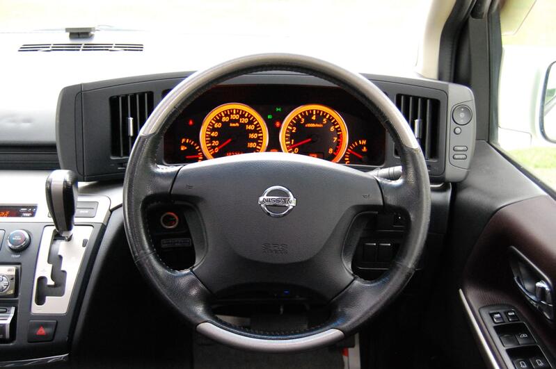 NISSAN ELGRAND