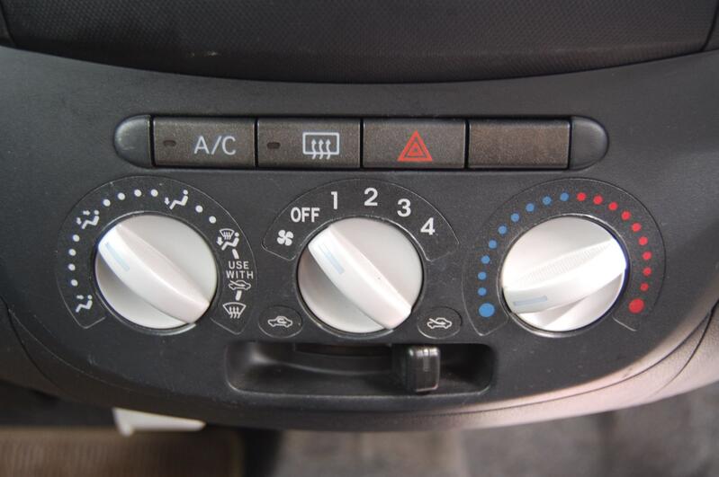 DAIHATSU ESSE