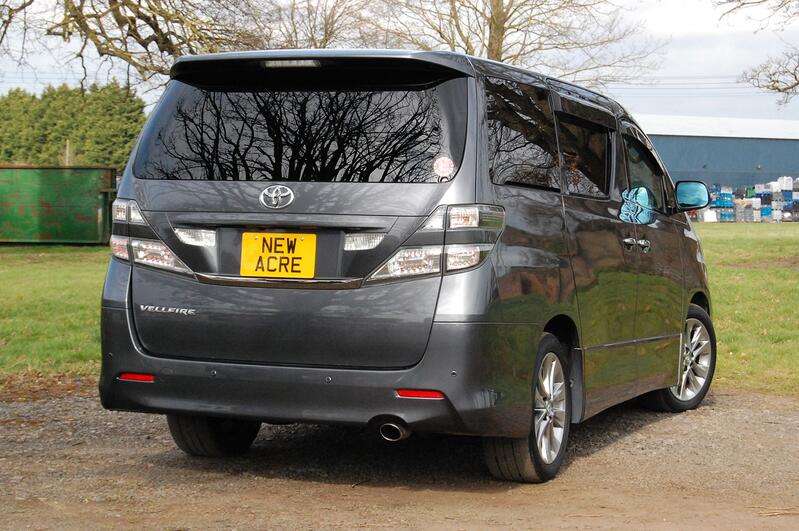 TOYOTA VELLFIRE