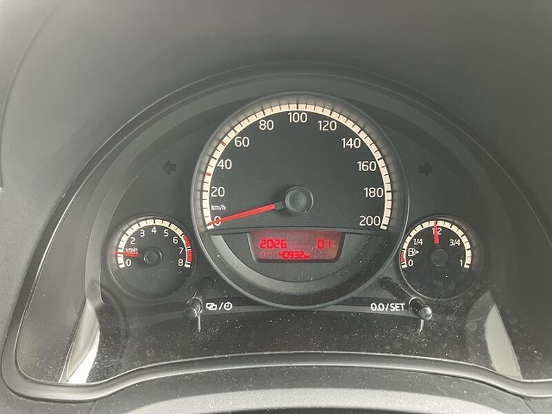 VOLKSWAGEN UP